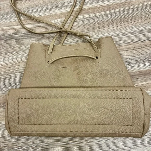 8 OTHER‎ REASONS Vegan Leather Slouchy Bucket Bag - Picture 6 of 10